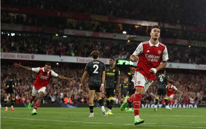 Arsenal 2-1 Villa 5 vittorie consecutive guidano Jesus Martinelli atti meritori